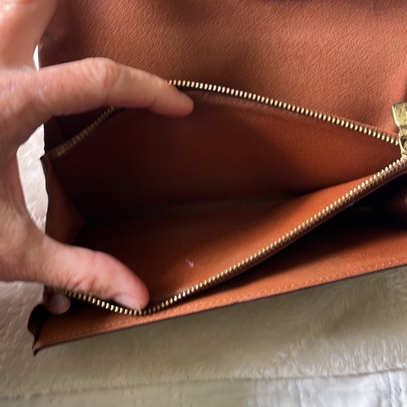 Authentic Louis Vuitton Sarah Wallet - pre-loved - Picture 13 of 16